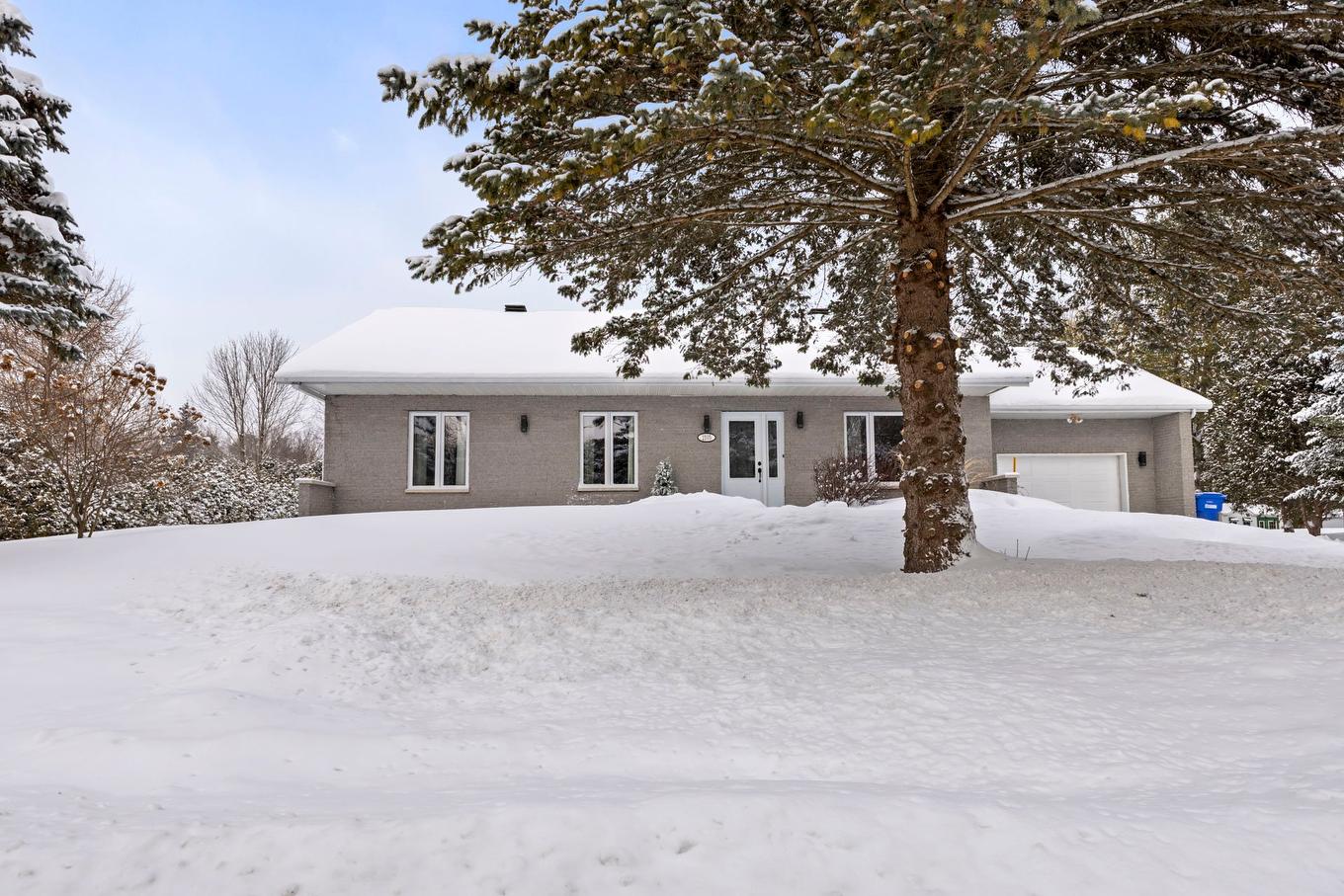 Frontage - 2105 Ch. Ste-Élisabeth, Saint-Lazare, QC - Outdoor