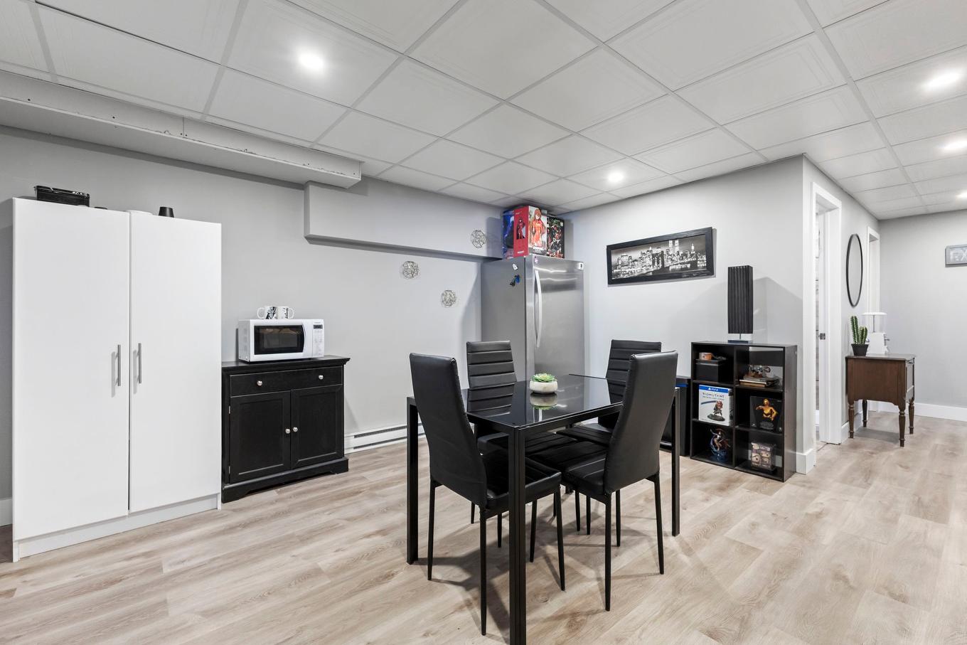 Playroom - 2105 Ch. Ste-Élisabeth, Saint-Lazare, QC - Indoor Photo Showing Dining Room