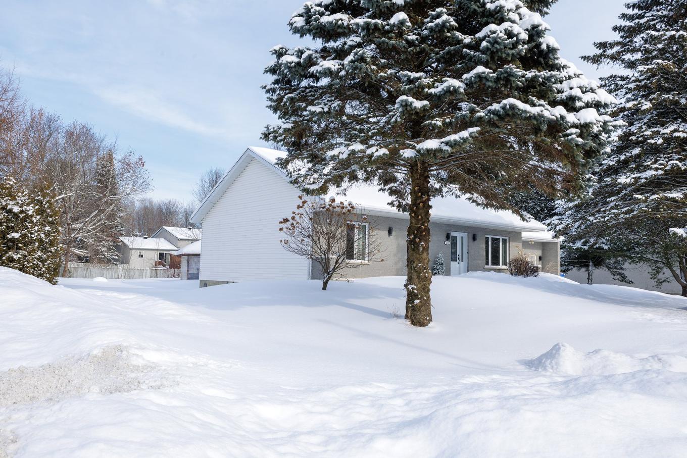 Frontage - 2105 Ch. Ste-Élisabeth, Saint-Lazare, QC - Outdoor With Facade