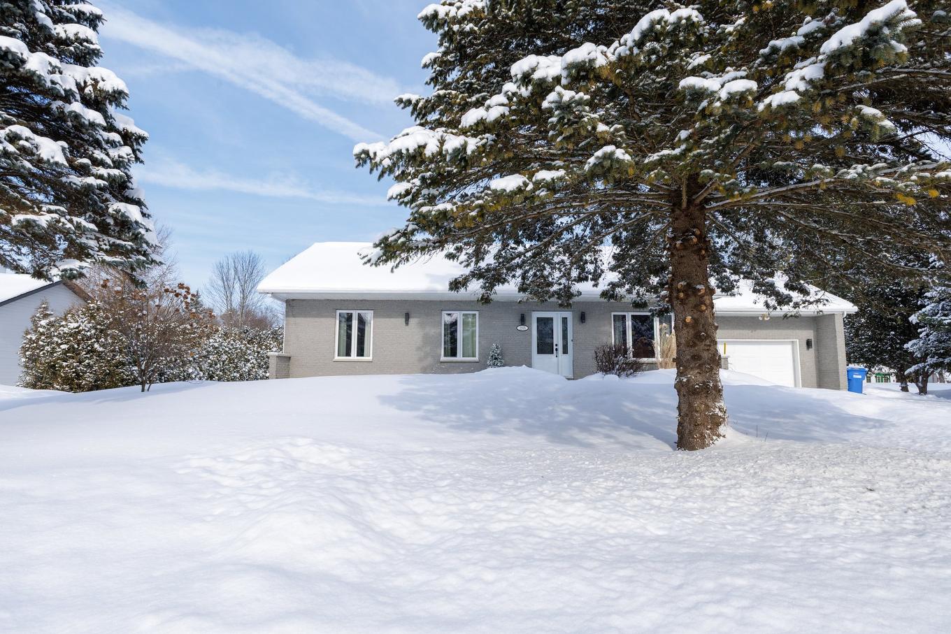 Frontage - 2105 Ch. Ste-Élisabeth, Saint-Lazare, QC - Outdoor With Facade