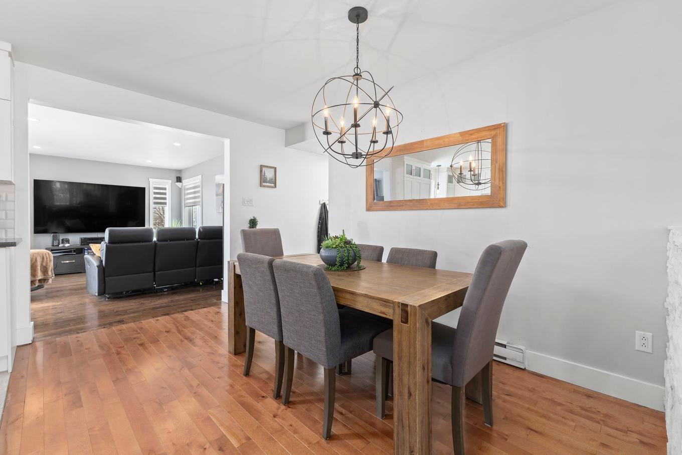 Dining room - 2105 Ch. Ste-Élisabeth, Saint-Lazare, QC - Indoor Photo Showing Dining Room