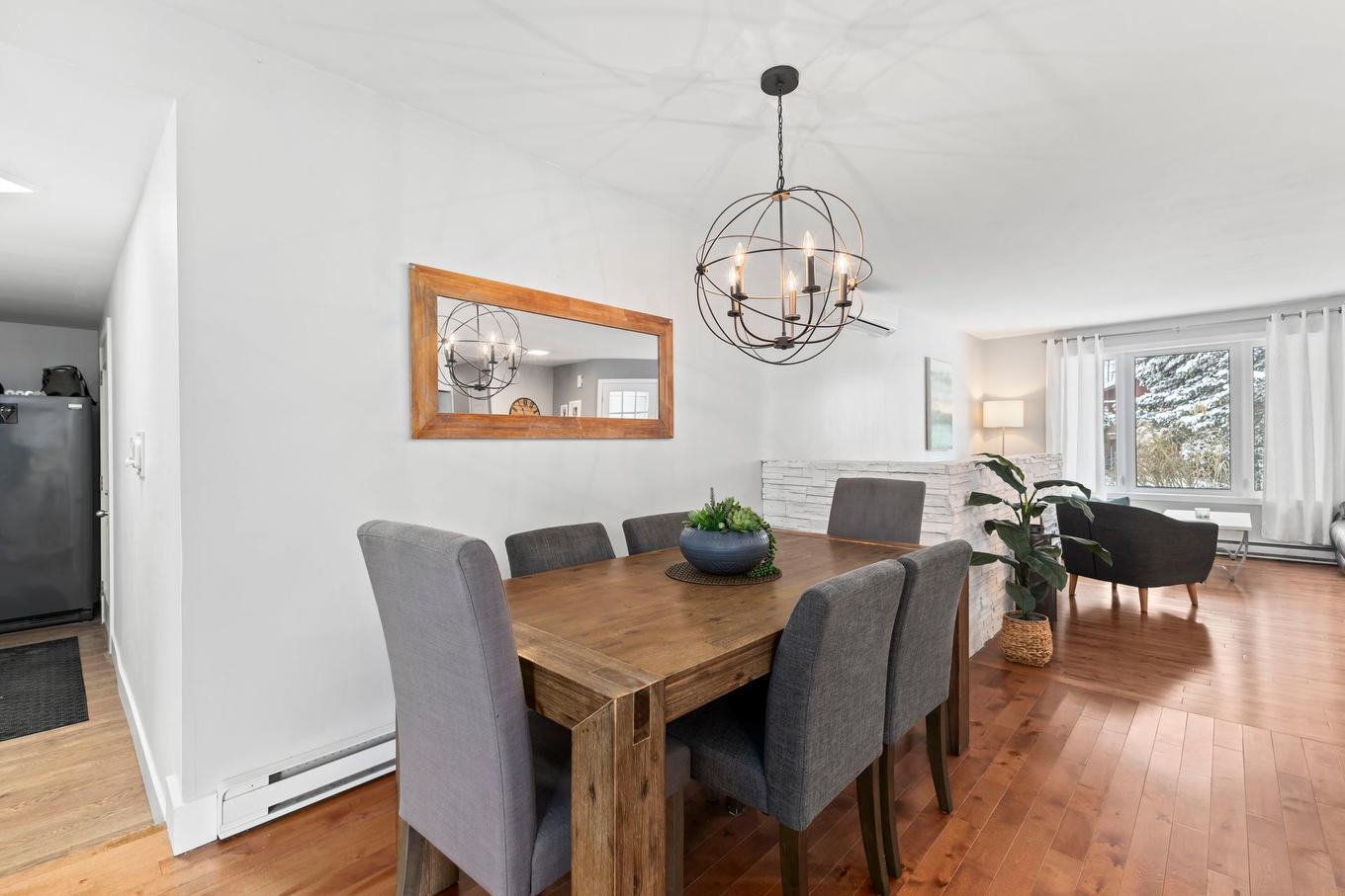 Dining room - 2105 Ch. Ste-Élisabeth, Saint-Lazare, QC - Indoor Photo Showing Dining Room