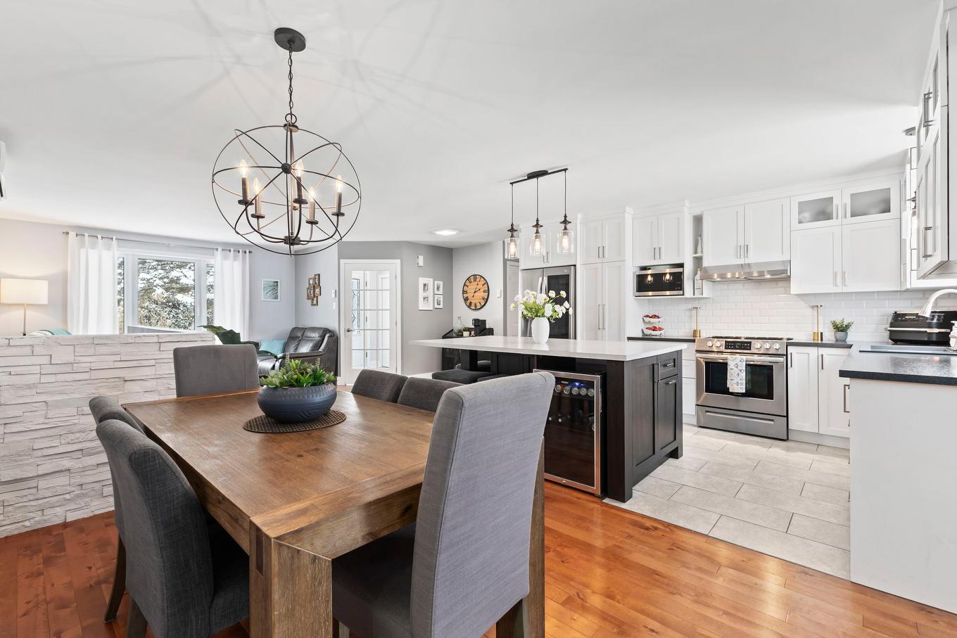 Overall view - 2105 Ch. Ste-Élisabeth, Saint-Lazare, QC - Indoor Photo Showing Dining Room