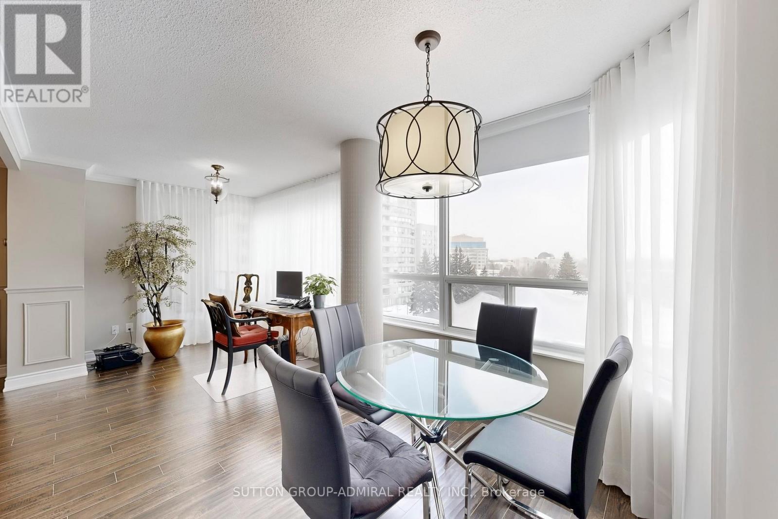 512 - 11 Townsgate Drive, Vaughan, ON - Indoor Photo Showing Dining Room
