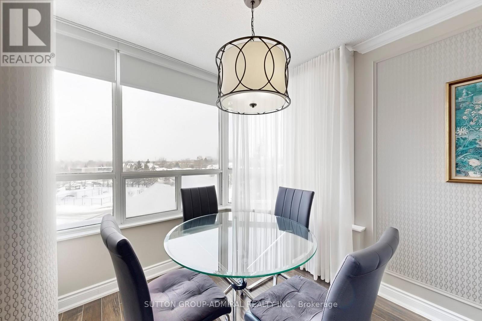 512 - 11 Townsgate Drive, Vaughan, ON - Indoor Photo Showing Dining Room