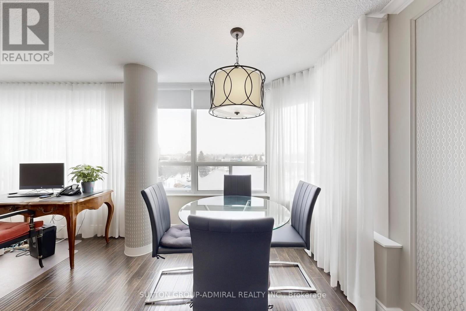 512 - 11 Townsgate Drive, Vaughan, ON - Indoor