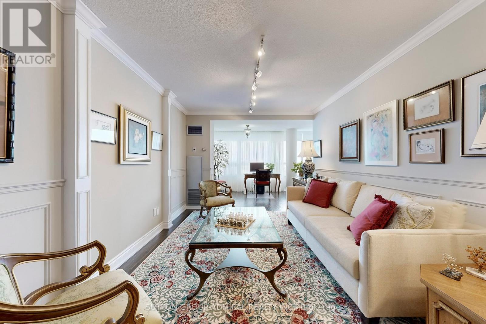 512 - 11 Townsgate Drive, Vaughan, ON - Indoor Photo Showing Living Room