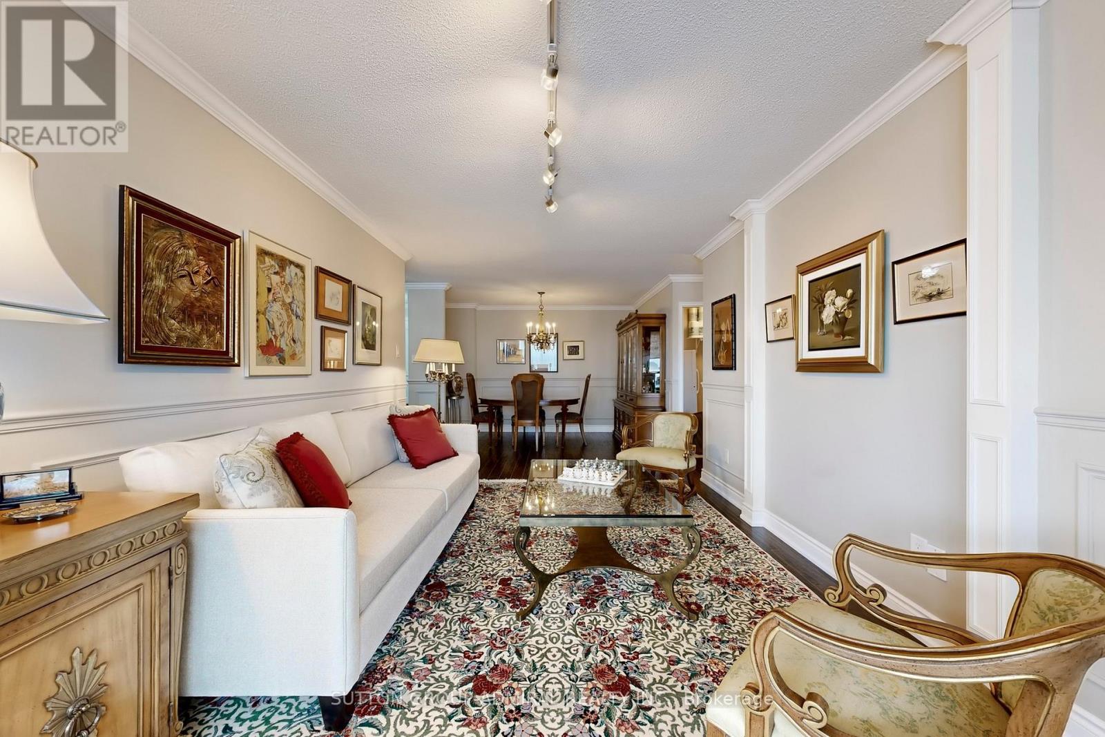 512 - 11 Townsgate Drive, Vaughan, ON - Indoor Photo Showing Living Room