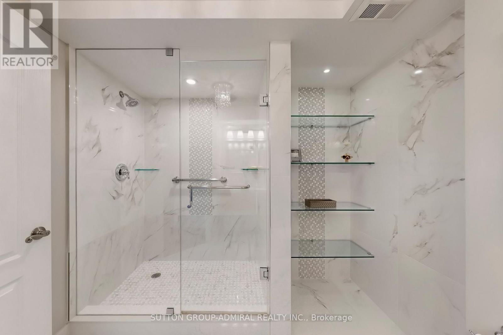 512 - 11 Townsgate Drive, Vaughan, ON - Indoor With Storage