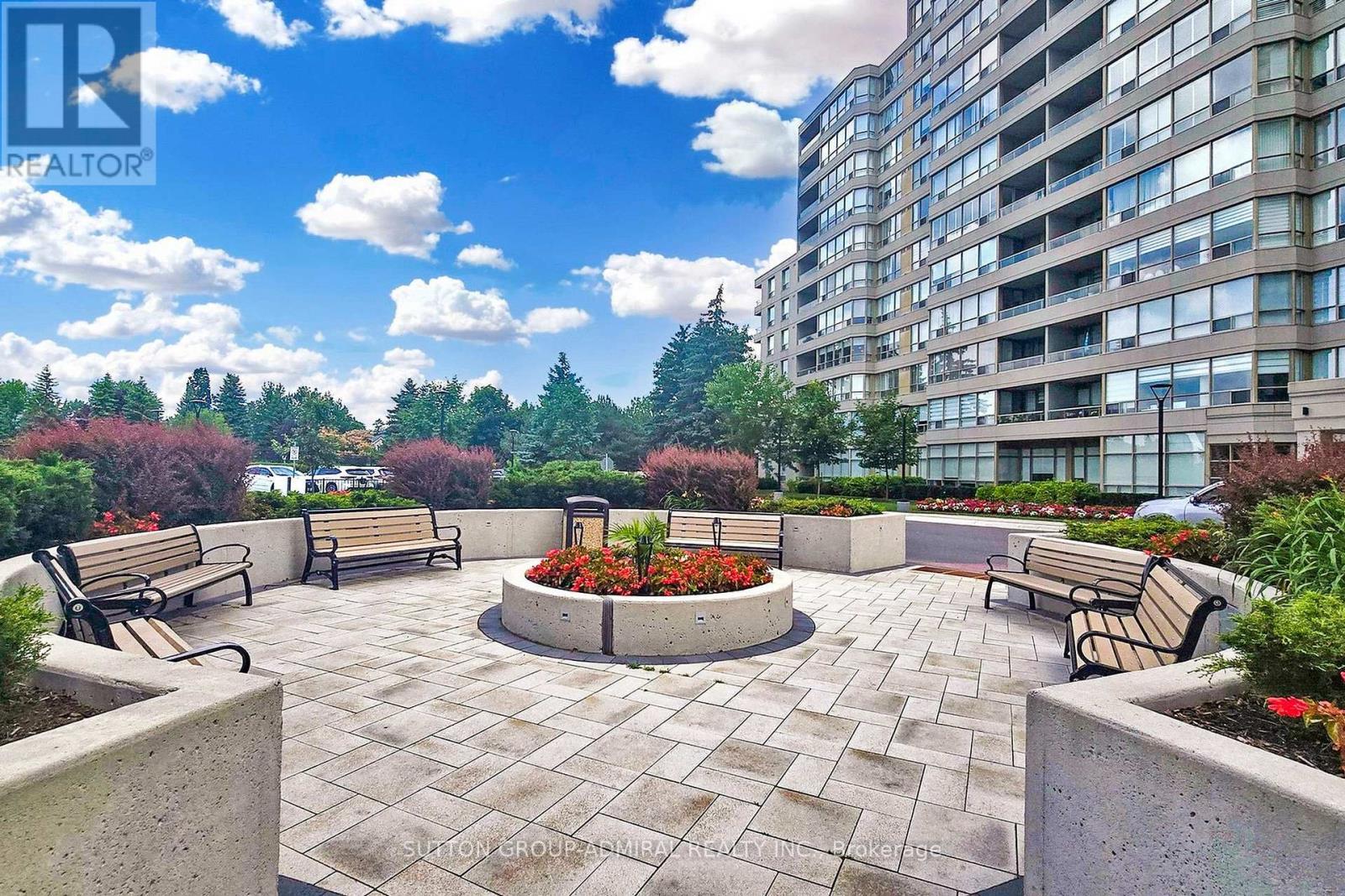 512 - 11 Townsgate Drive, Vaughan, ON - Outdoor