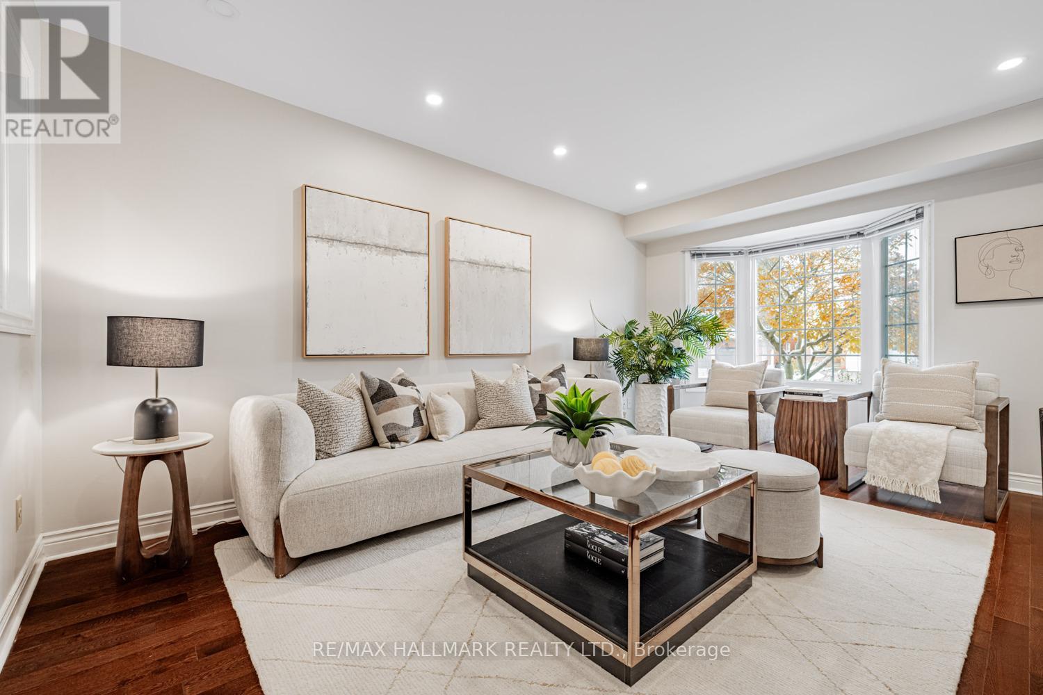 29 Canterbury Court, Richmond Hill, ON - Indoor Photo Showing Living Room
