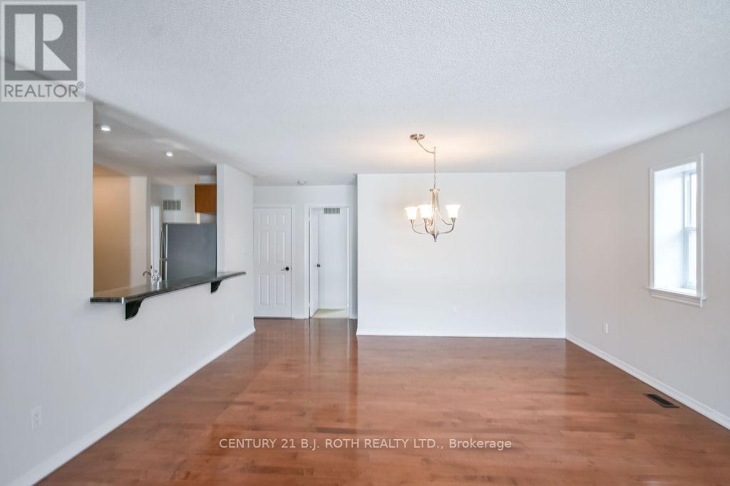 25 - 318 Little Avenue, Barrie, ON - Indoor Photo Showing Other Room