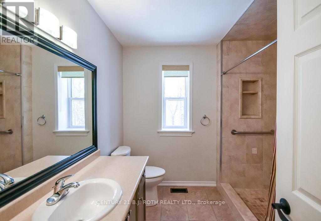 25 - 318 Little Avenue, Barrie, ON - Indoor Photo Showing Bathroom