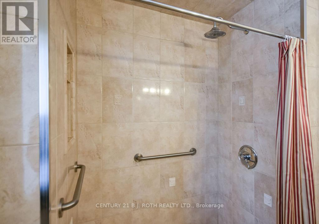 25 - 318 Little Avenue, Barrie, ON - Indoor Photo Showing Bathroom