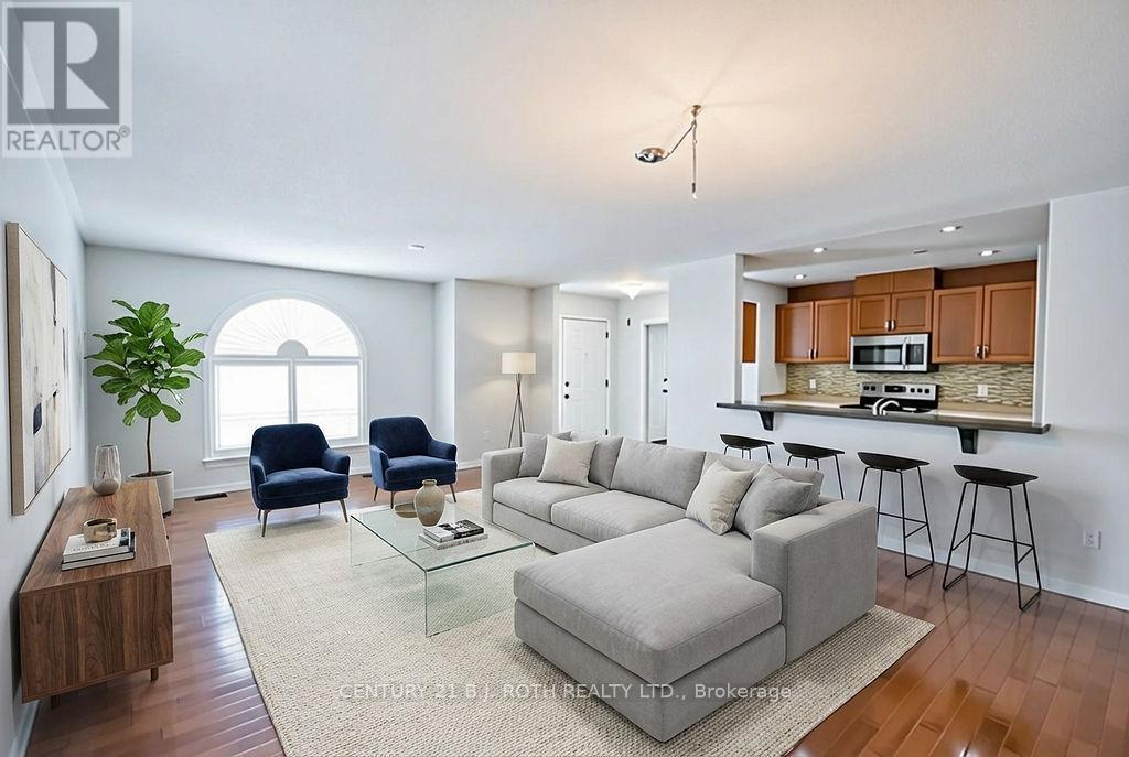 25 - 318 Little Avenue, Barrie, ON - Indoor Photo Showing Living Room