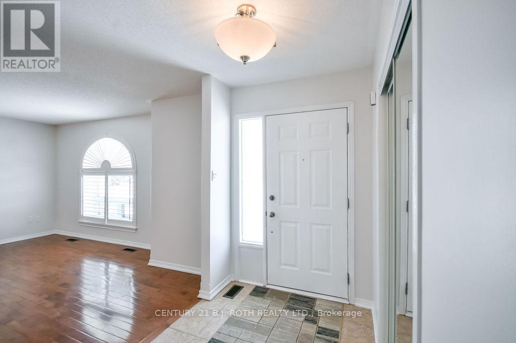 25 - 318 Little Avenue, Barrie, ON - Indoor Photo Showing Other Room