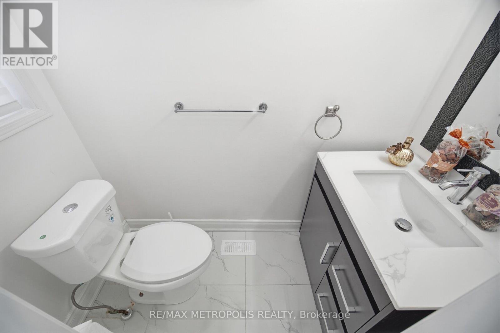 43 El Camino Way, Brampton, ON - Indoor Photo Showing Bathroom