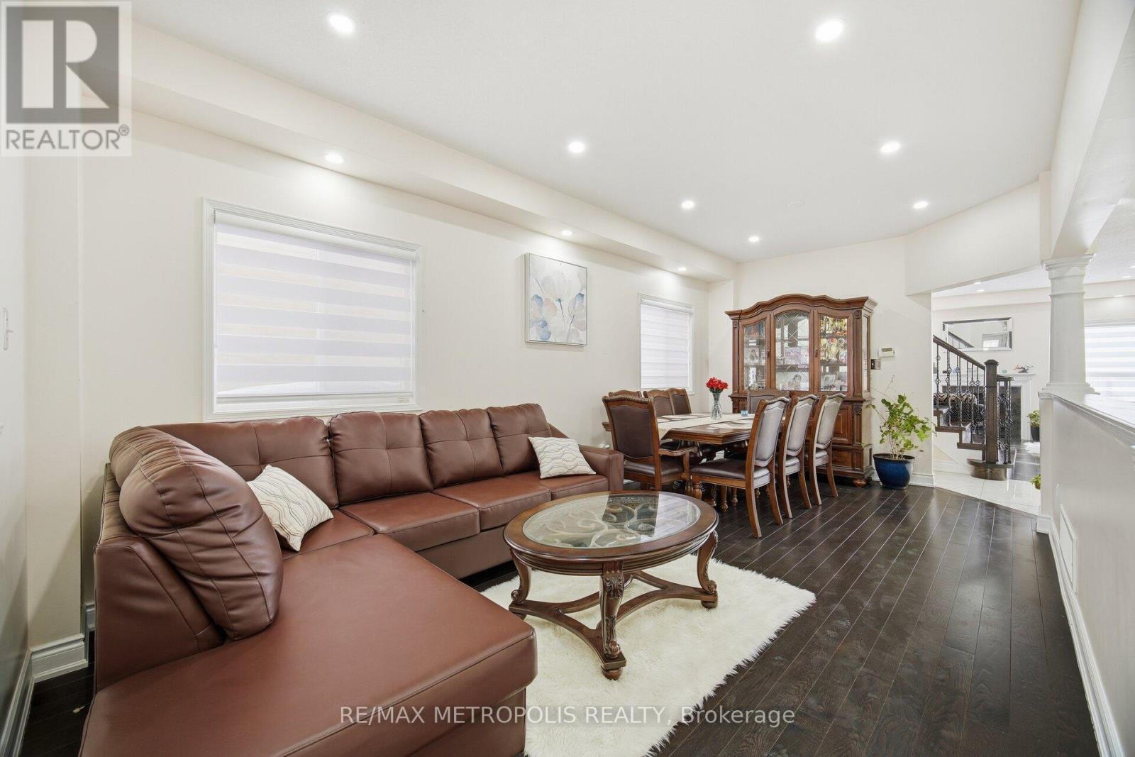 43 El Camino Way, Brampton, ON - Indoor Photo Showing Living Room