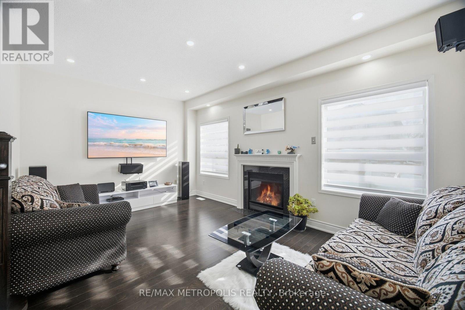 43 El Camino Way, Brampton, ON - Indoor Photo Showing Living Room With Fireplace