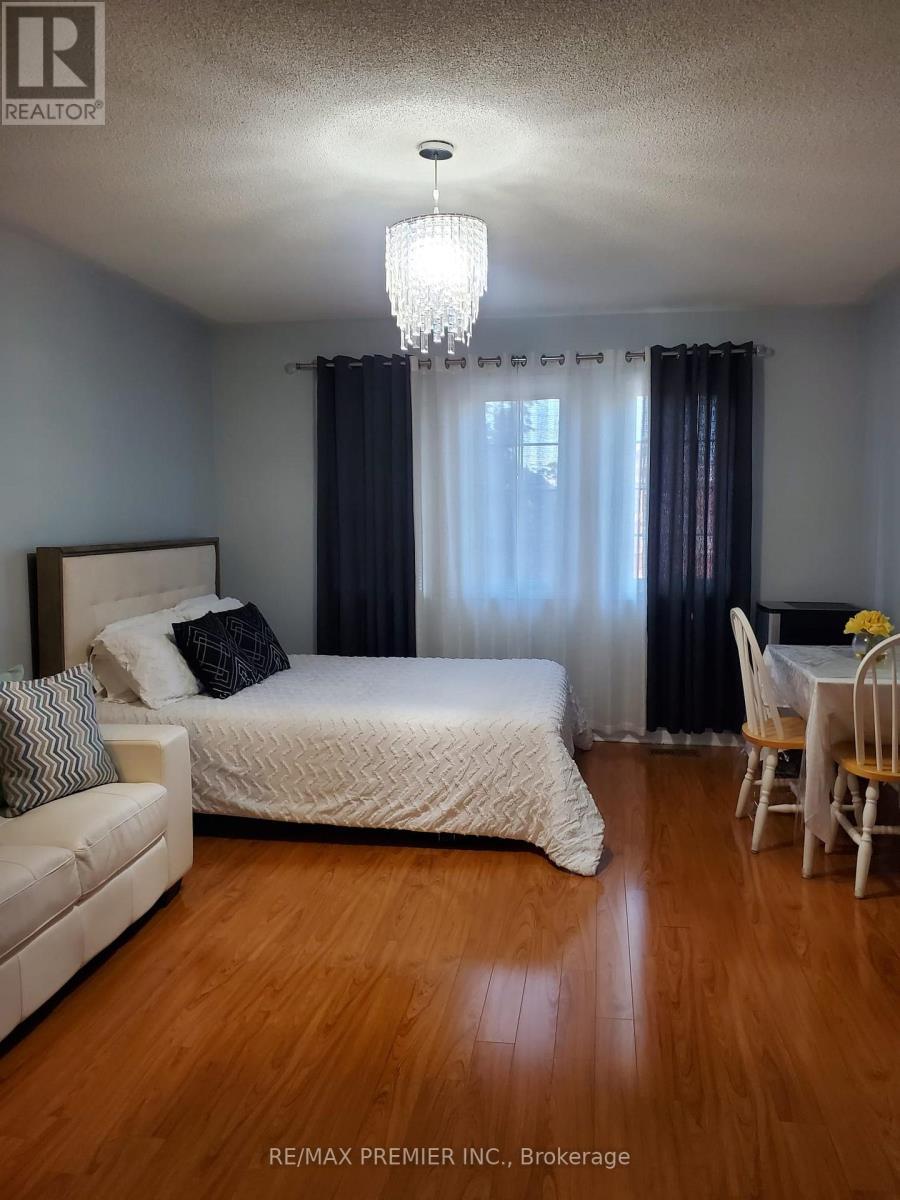 5272 Brookwood Court, Mississauga, ON - Indoor Photo Showing Bedroom