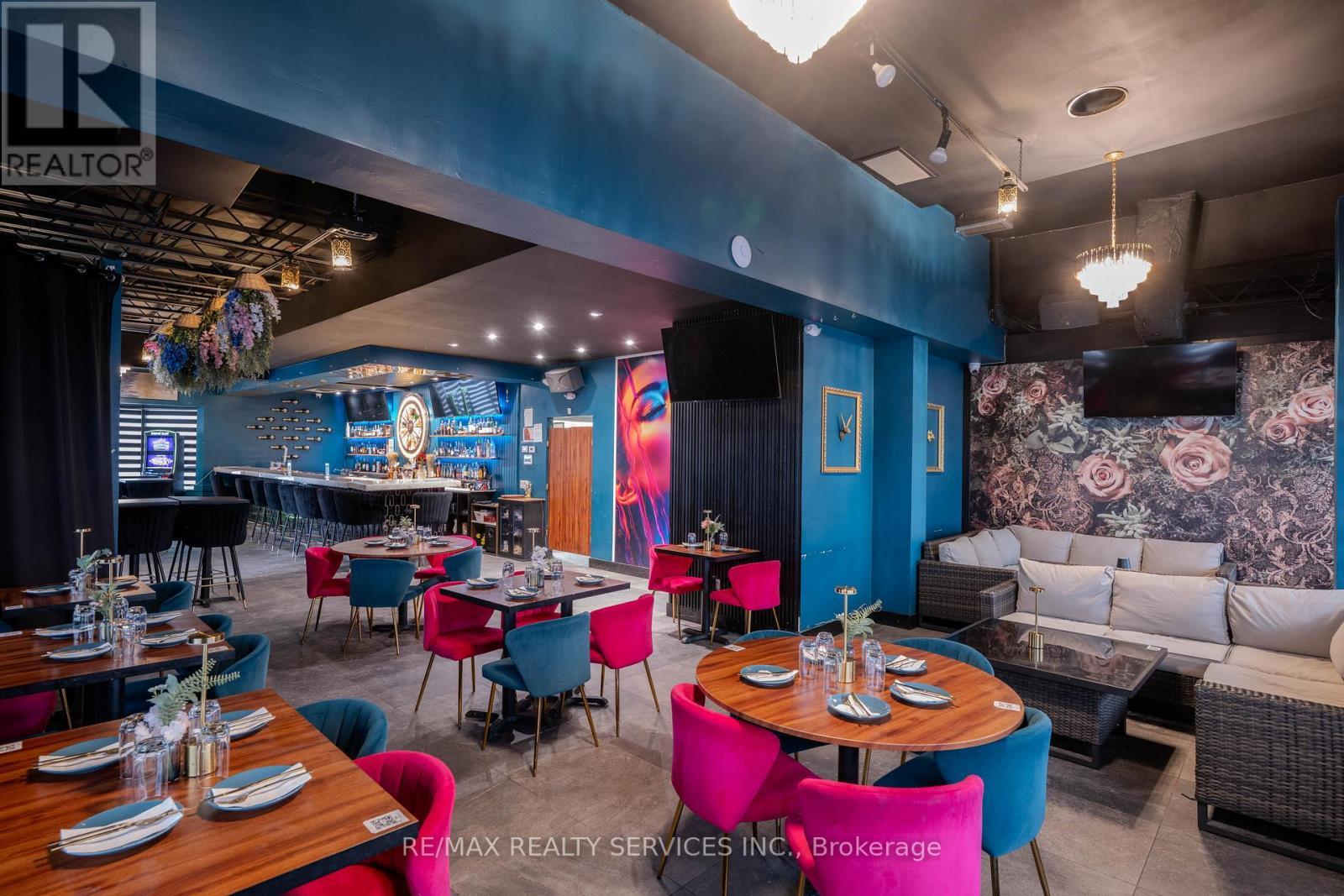 2055 Dundas Street, Mississauga, ON