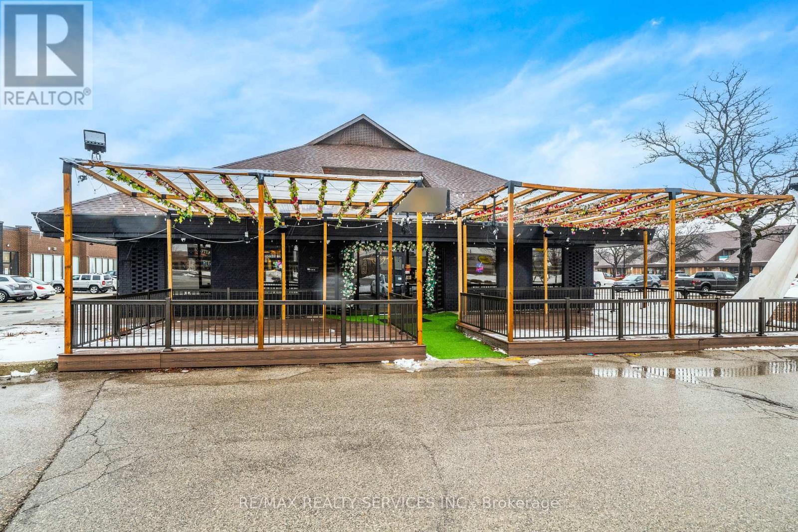 2055 Dundas Street, Mississauga, ON
