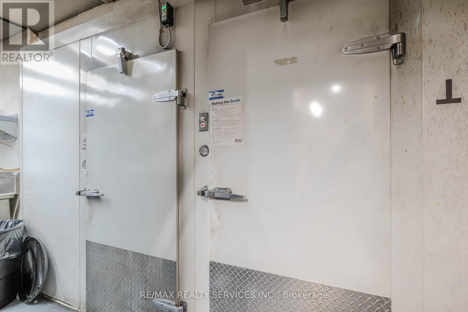 2055 Dundas Street, Mississauga, ON