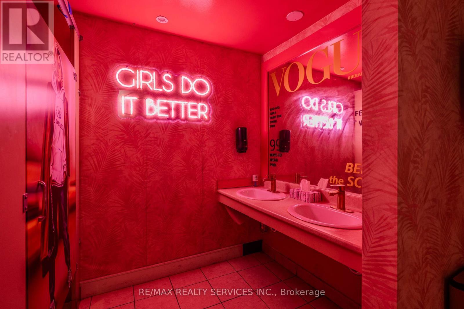 2055 Dundas Street, Mississauga, ON