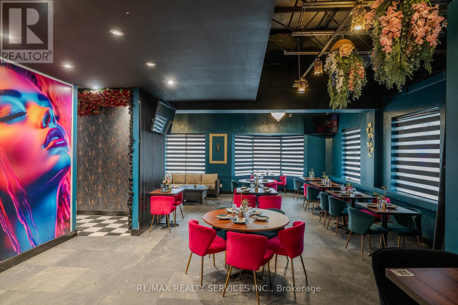 2055 Dundas Street, Mississauga, ON