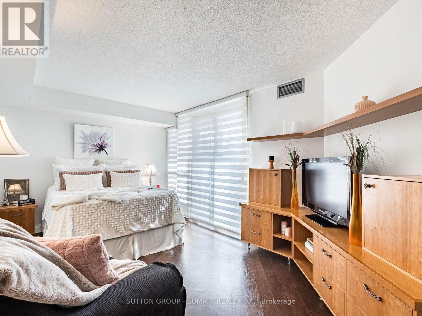 1507 - 55 Kingsbridge Garden Circle, Mississauga, ON - Indoor Photo Showing Bedroom