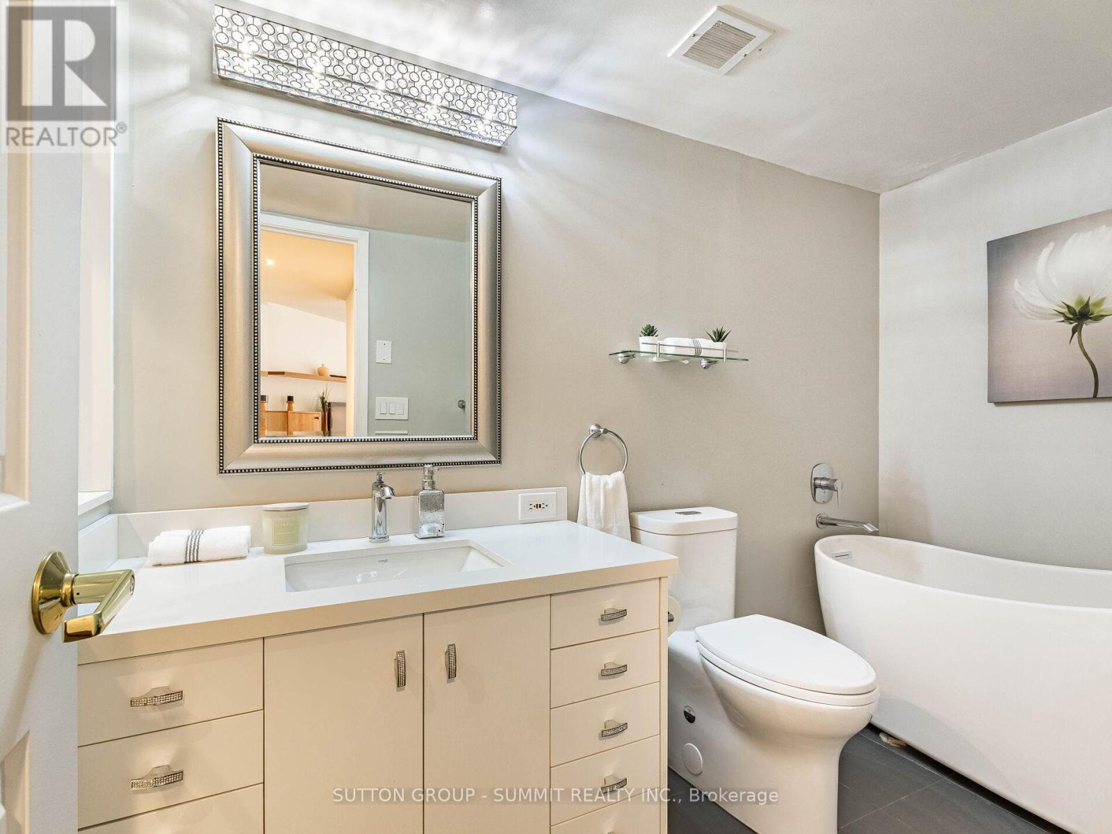 1507 - 55 Kingsbridge Garden Circle, Mississauga, ON - Indoor Photo Showing Bathroom
