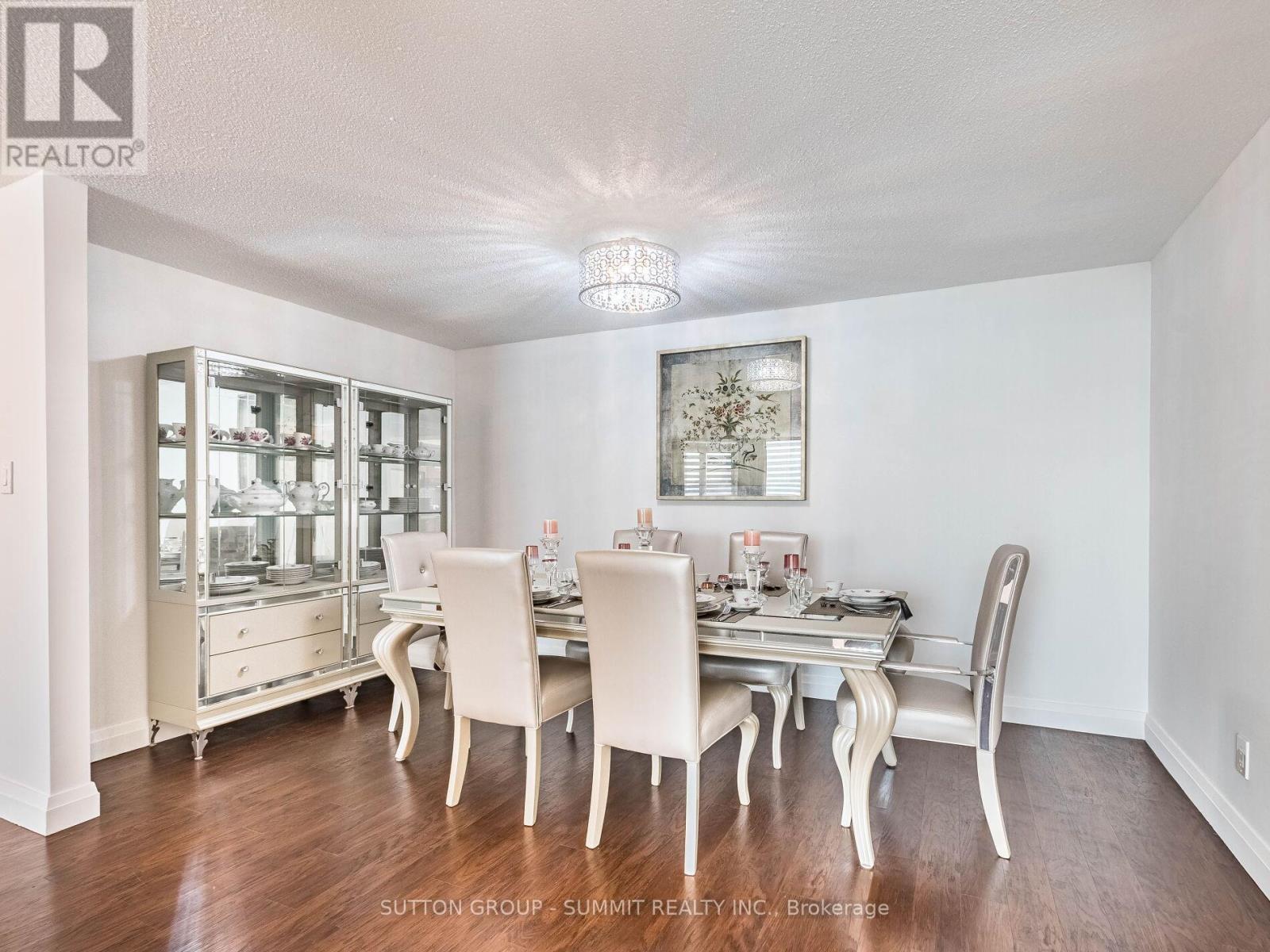 1507 - 55 Kingsbridge Garden Circle, Mississauga, ON - Indoor Photo Showing Dining Room
