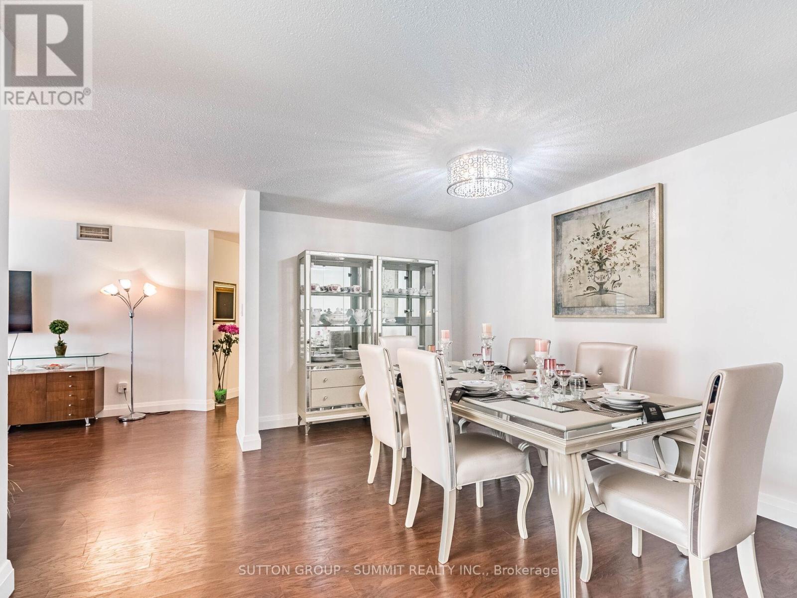 1507 - 55 Kingsbridge Garden Circle, Mississauga, ON - Indoor Photo Showing Dining Room