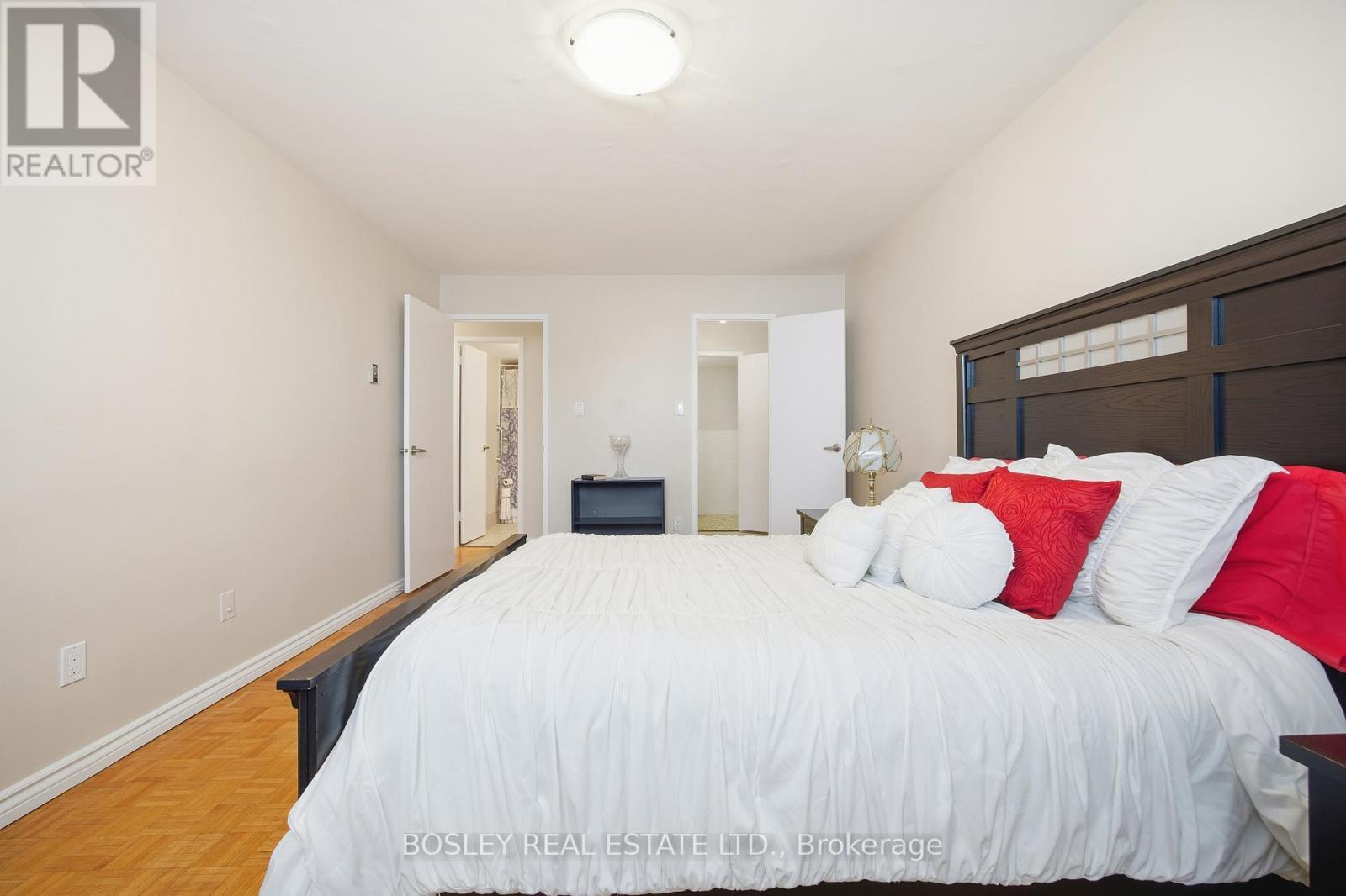 1008 - 511 The West Mall, Toronto, ON - Indoor Photo Showing Bedroom