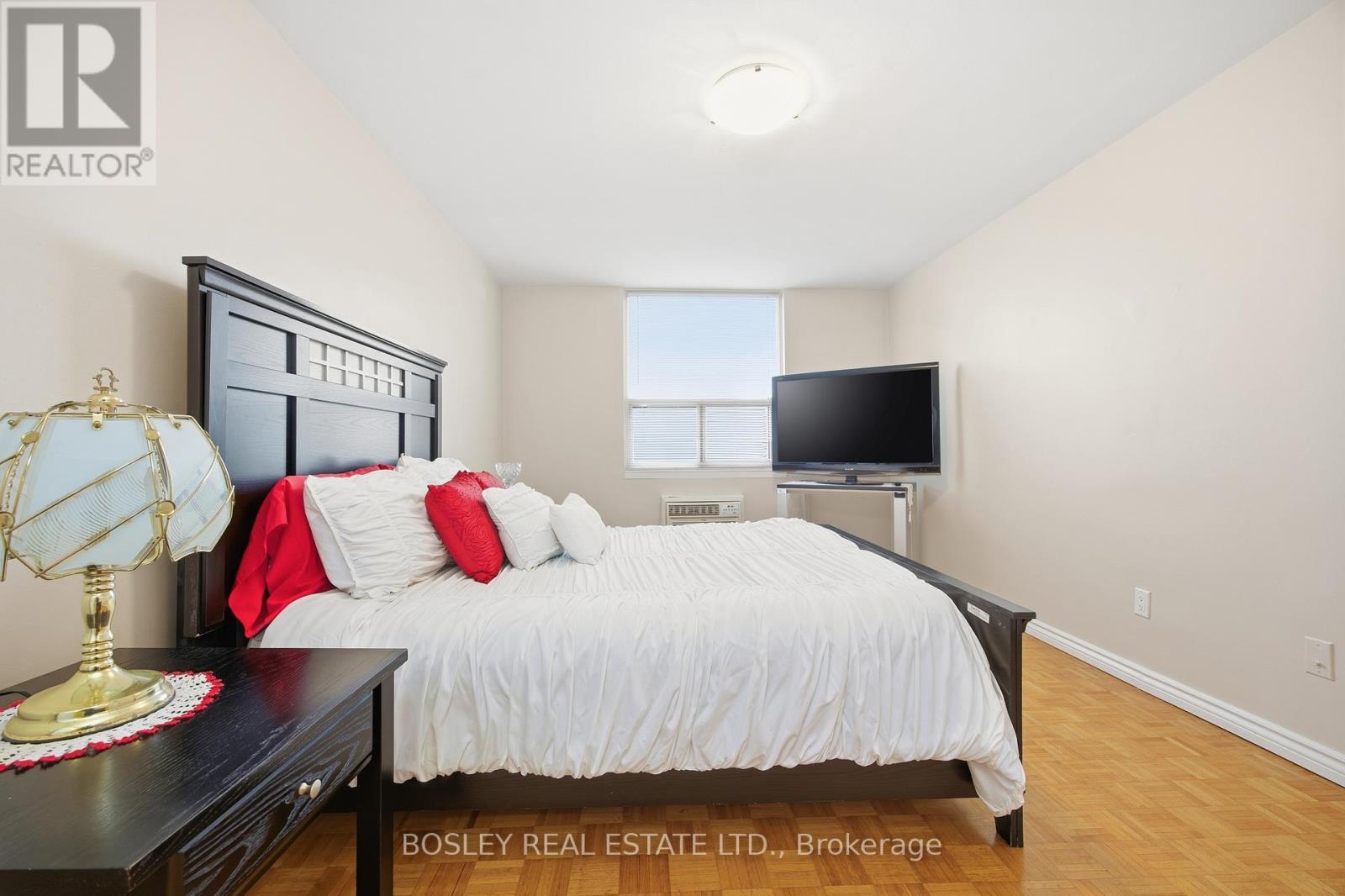 1008 - 511 The West Mall, Toronto, ON - Indoor Photo Showing Bedroom