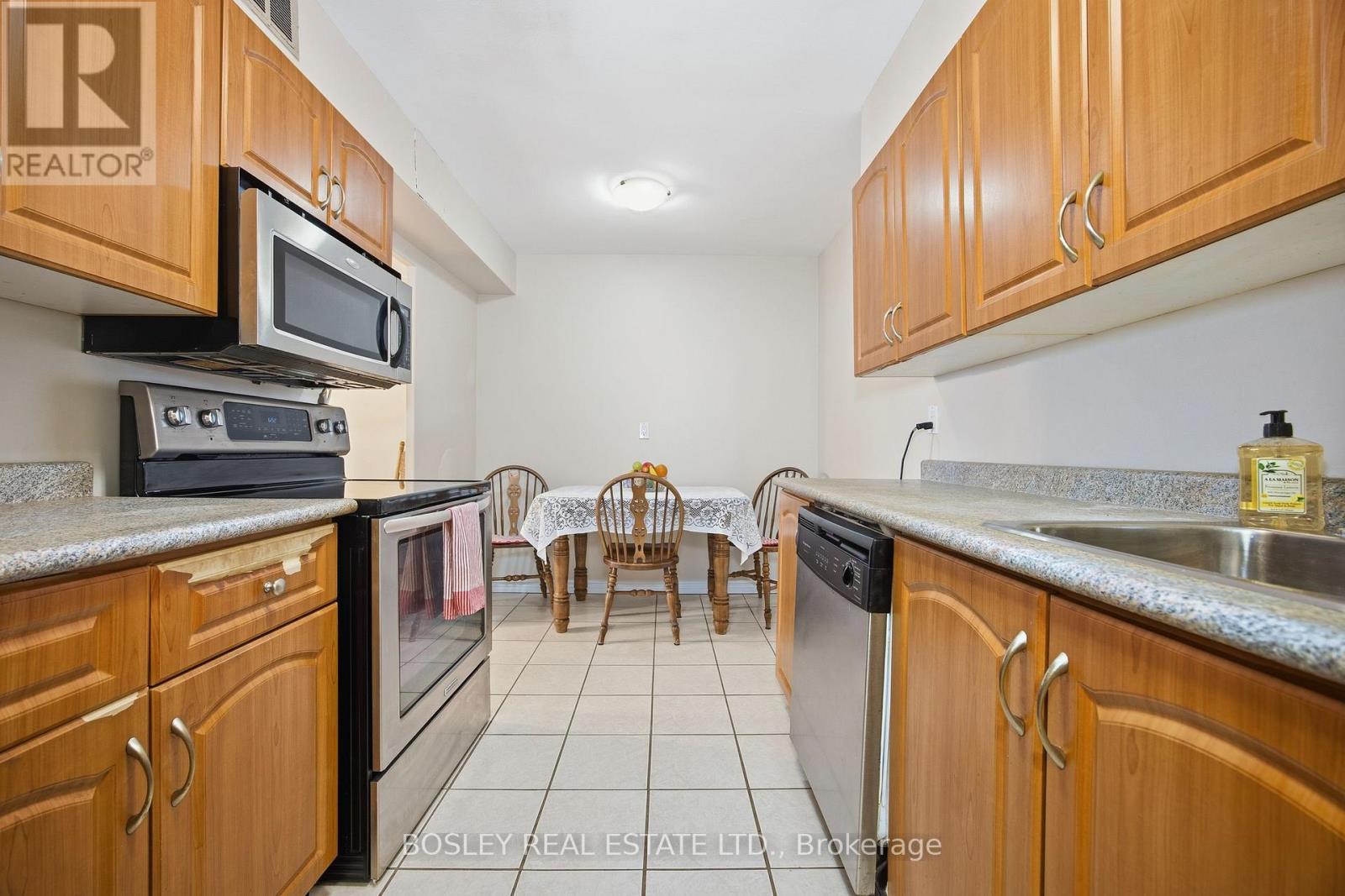 1008 - 511 The West Mall, Toronto, ON - Indoor Photo Showing Kitchen