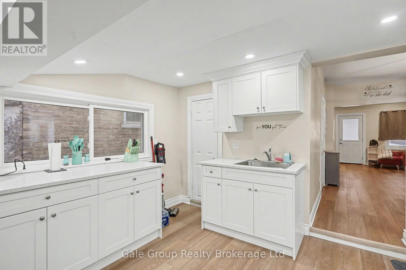 27 Oxford Street W, Blandford-Blenheim (Drumbo), ON - Indoor Photo Showing Kitchen