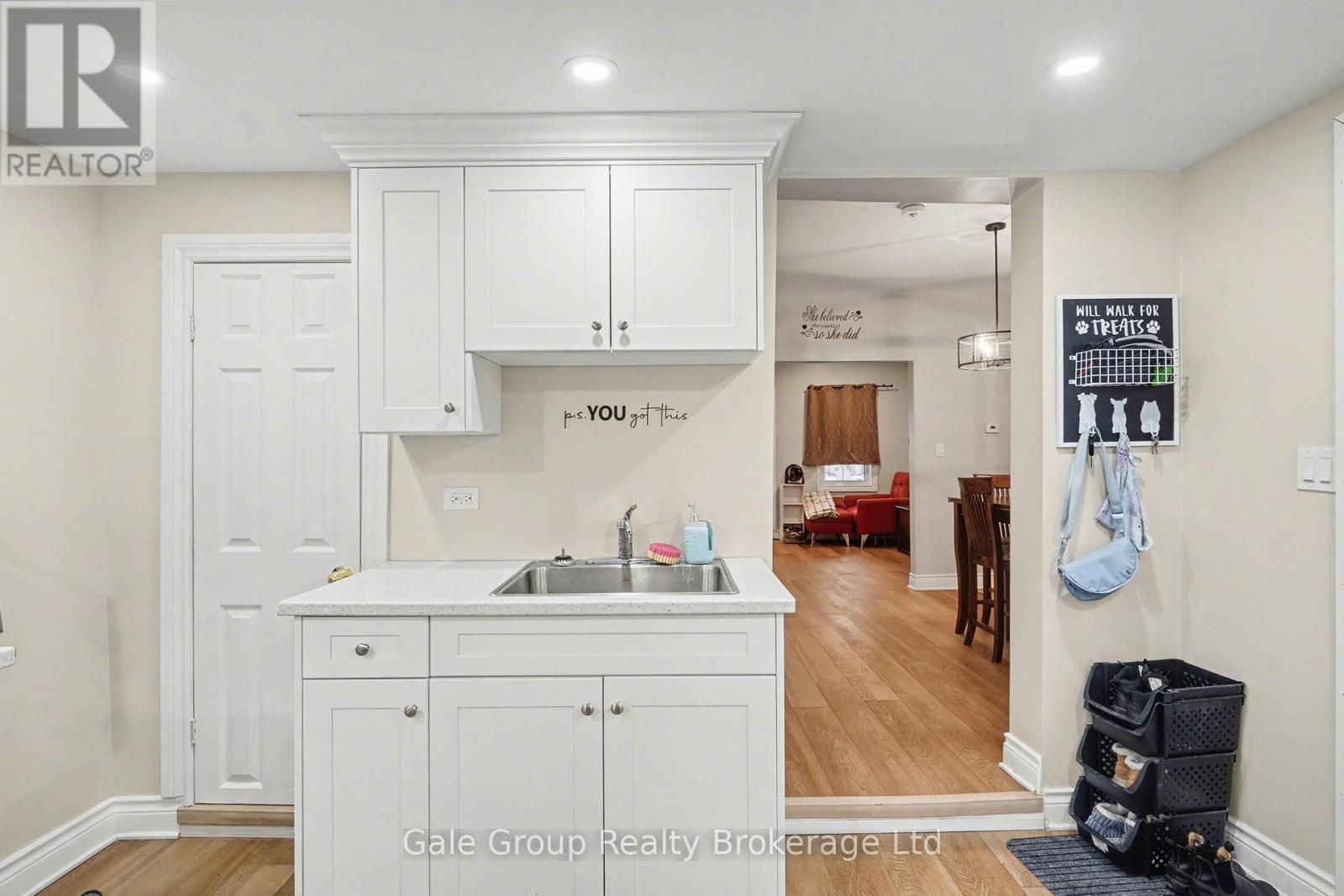 27 Oxford Street W, Blandford-Blenheim (Drumbo), ON - Indoor