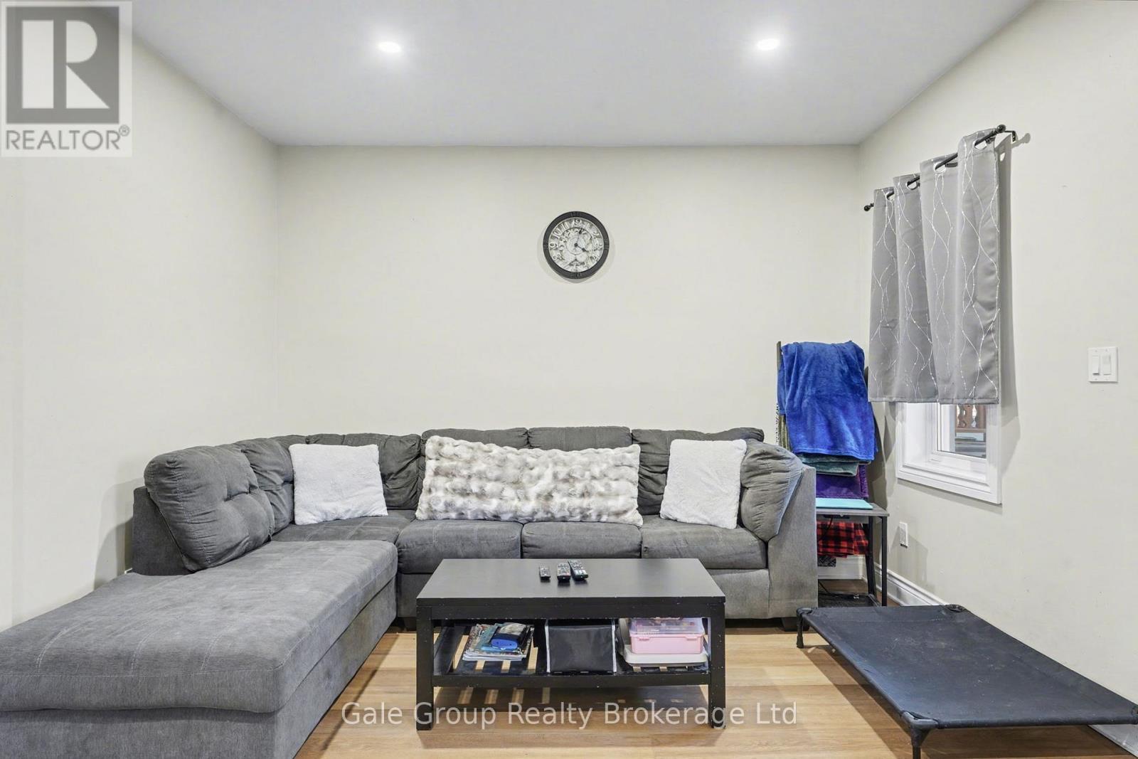 27 Oxford Street W, Blandford-Blenheim (Drumbo), ON - Indoor Photo Showing Living Room