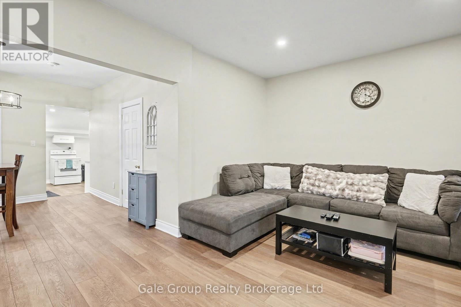 27 Oxford Street W, Blandford-Blenheim (Drumbo), ON - Indoor Photo Showing Living Room