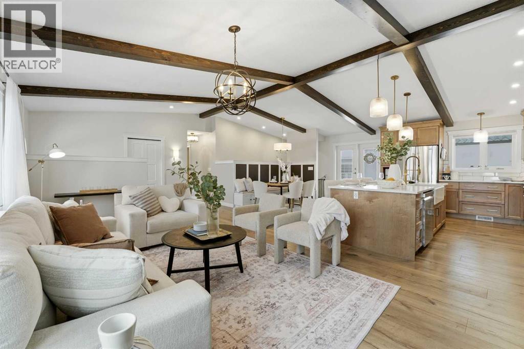 15 26534 Township Road 384, Rural Red Deer County, AB - Indoor Photo Showing Living Room