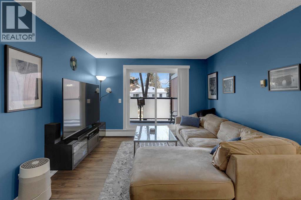 202, 1915 26 Street Sw, Calgary, AB - Indoor Photo Showing Living Room