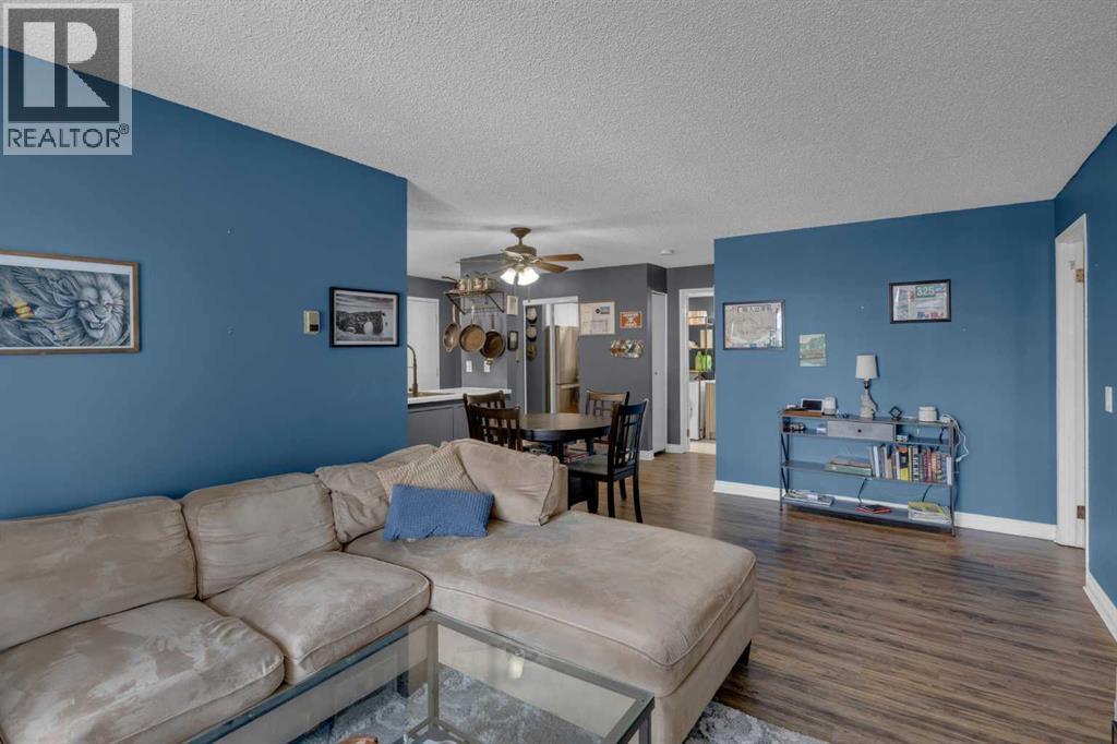 202, 1915 26 Street Sw, Calgary, AB - Indoor Photo Showing Living Room