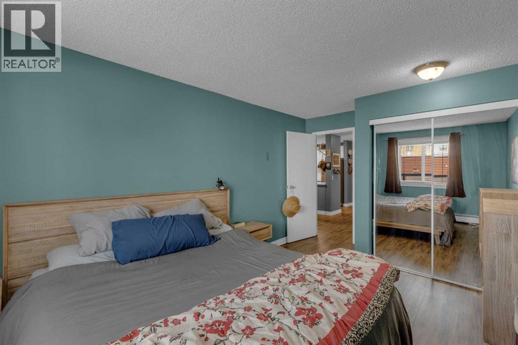 202, 1915 26 Street Sw, Calgary, AB - Indoor Photo Showing Bedroom