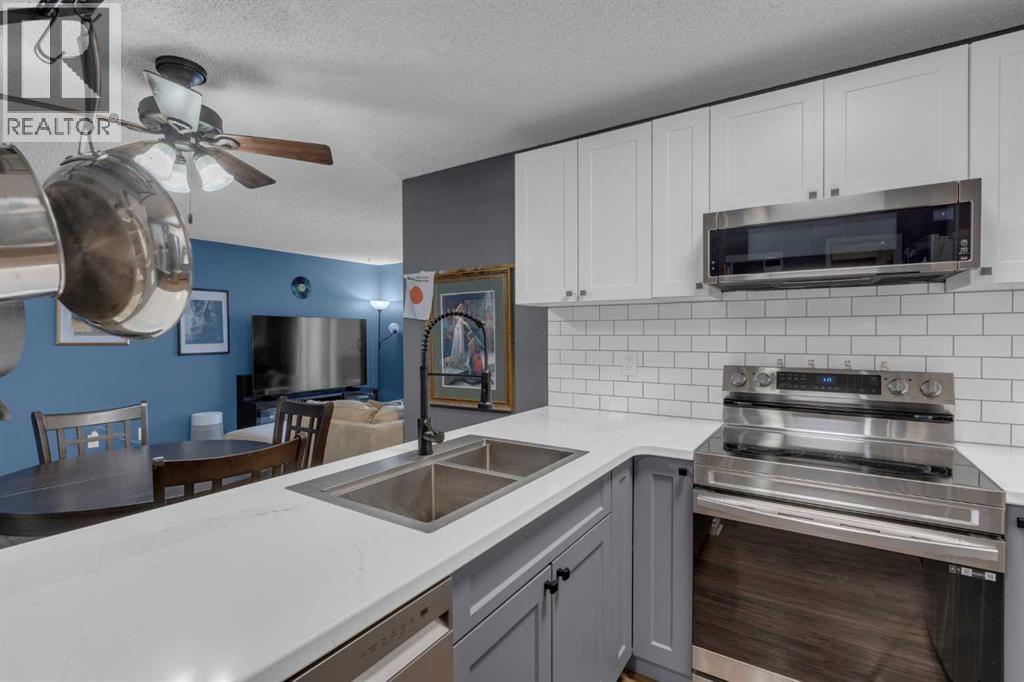 202, 1915 26 Street Sw, Calgary, AB - Indoor Photo Showing Kitchen With Double Sink With Upgraded Kitchen