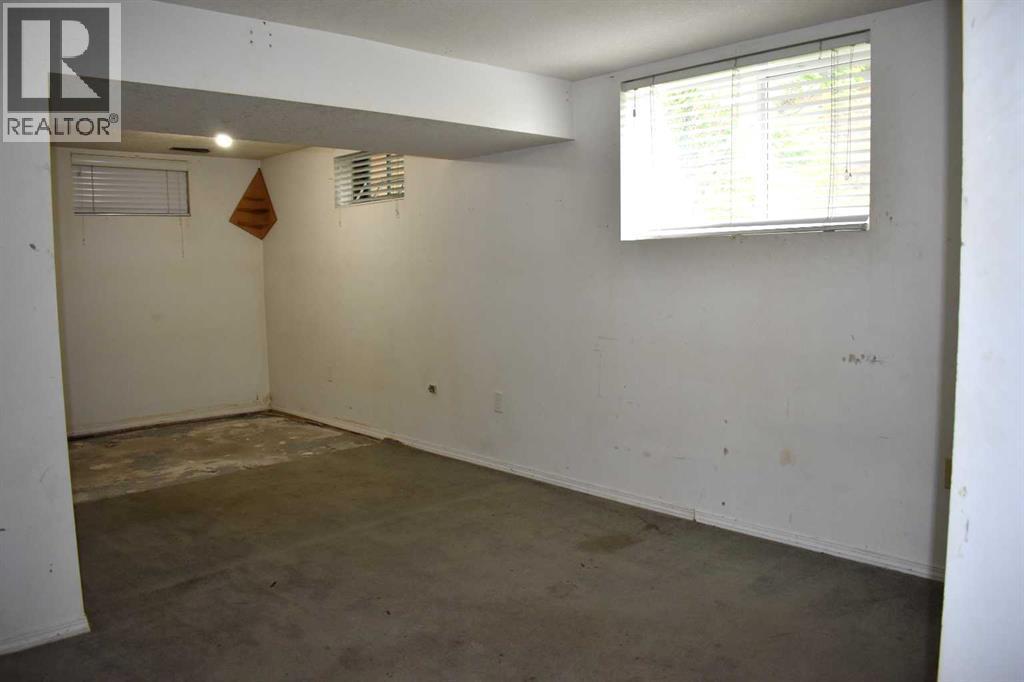 7616 34 Avenue Nw, Calgary, AB - Indoor