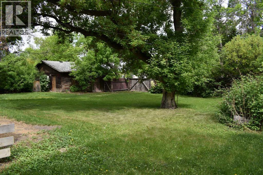 7616 34 Avenue Nw, Calgary, AB - Outdoor