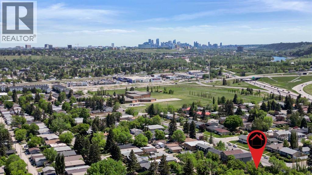 7616 34 Avenue Nw, Calgary, AB - Outdoor With View