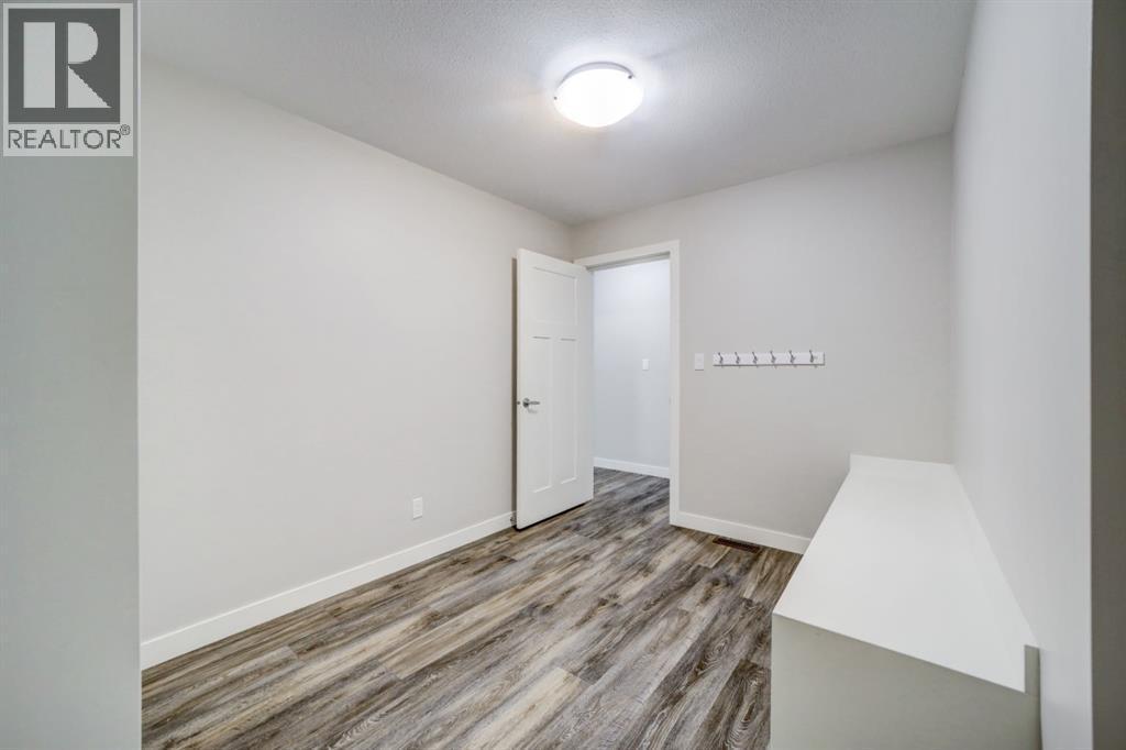Mudroom - 203 1 Street, Shaughnessy, AB - Indoor Photo Showing Other Room