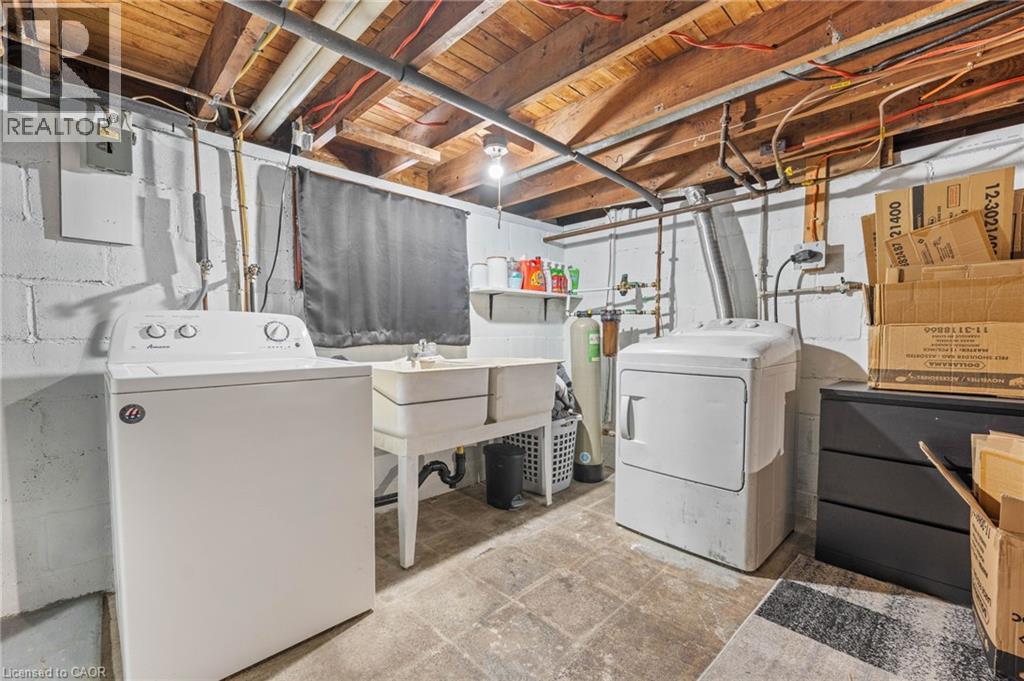 Laundry room with washer and clothes dryer - 234 Head Street N, Simcoe, ON - Indoor Photo Showing Laundry Room
